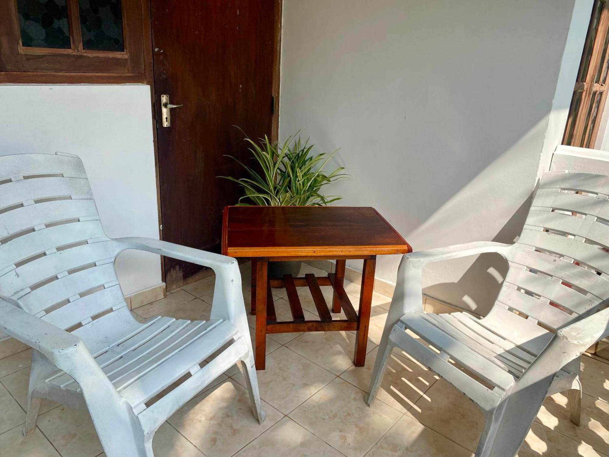 The Breeze Mirissa Bed & Breakfast Exterior photo