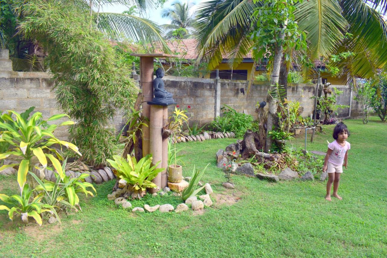 The Breeze Mirissa Bed & Breakfast Exterior photo